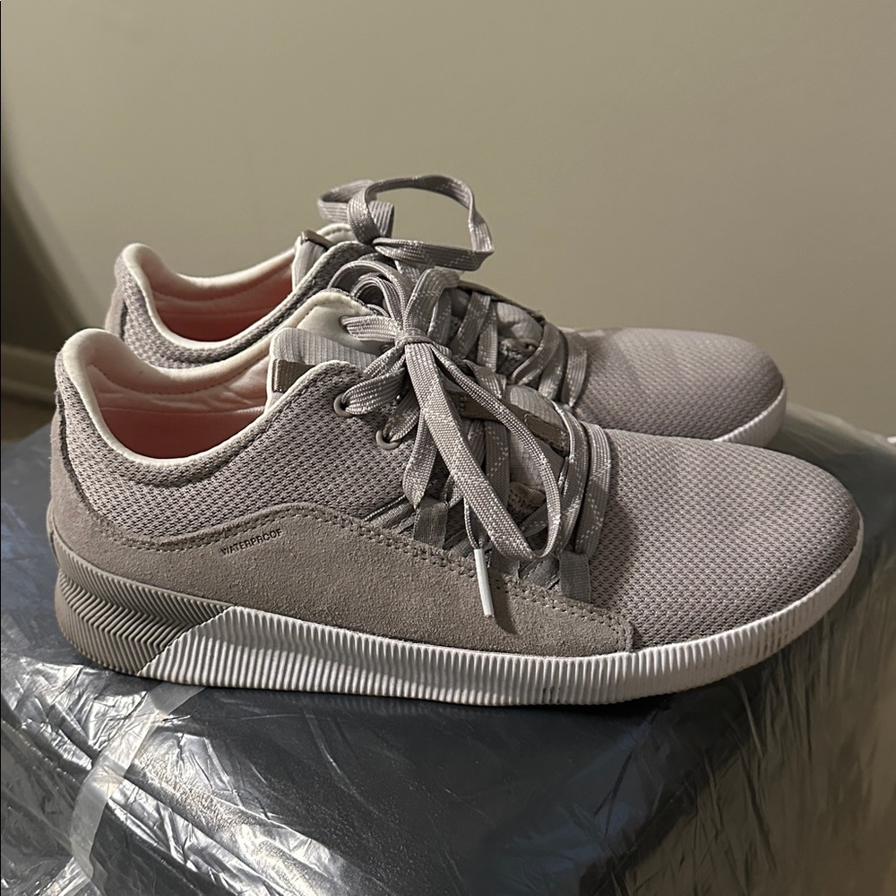 Sorel Low-Top waterproof women’s Sneakers in Light Gray